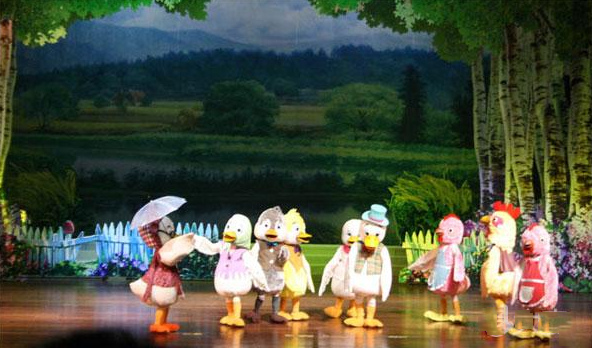 北京童艺荣誉出品—大型童话剧《丑小鸭》