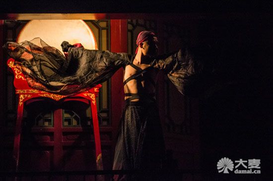 北京现代舞团经典演出剧目《三更雨•愿》