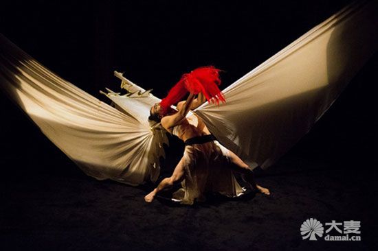 北京现代舞团经典演出剧目《三更雨•愿》