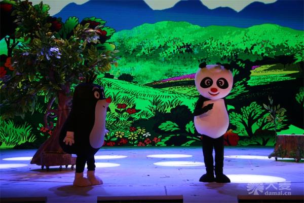 大型卡通舞台剧《熊猫和小鼹鼠》