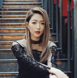 连诗雅